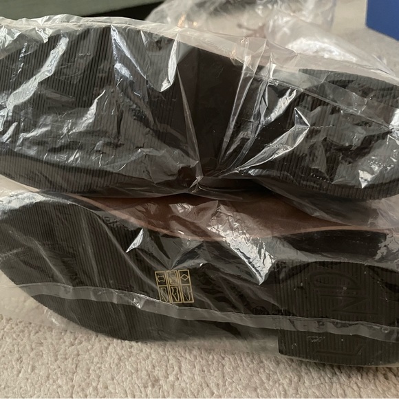 Stuart Weitzman lowland over the knee boots in Taupe - Picture 5 of 7